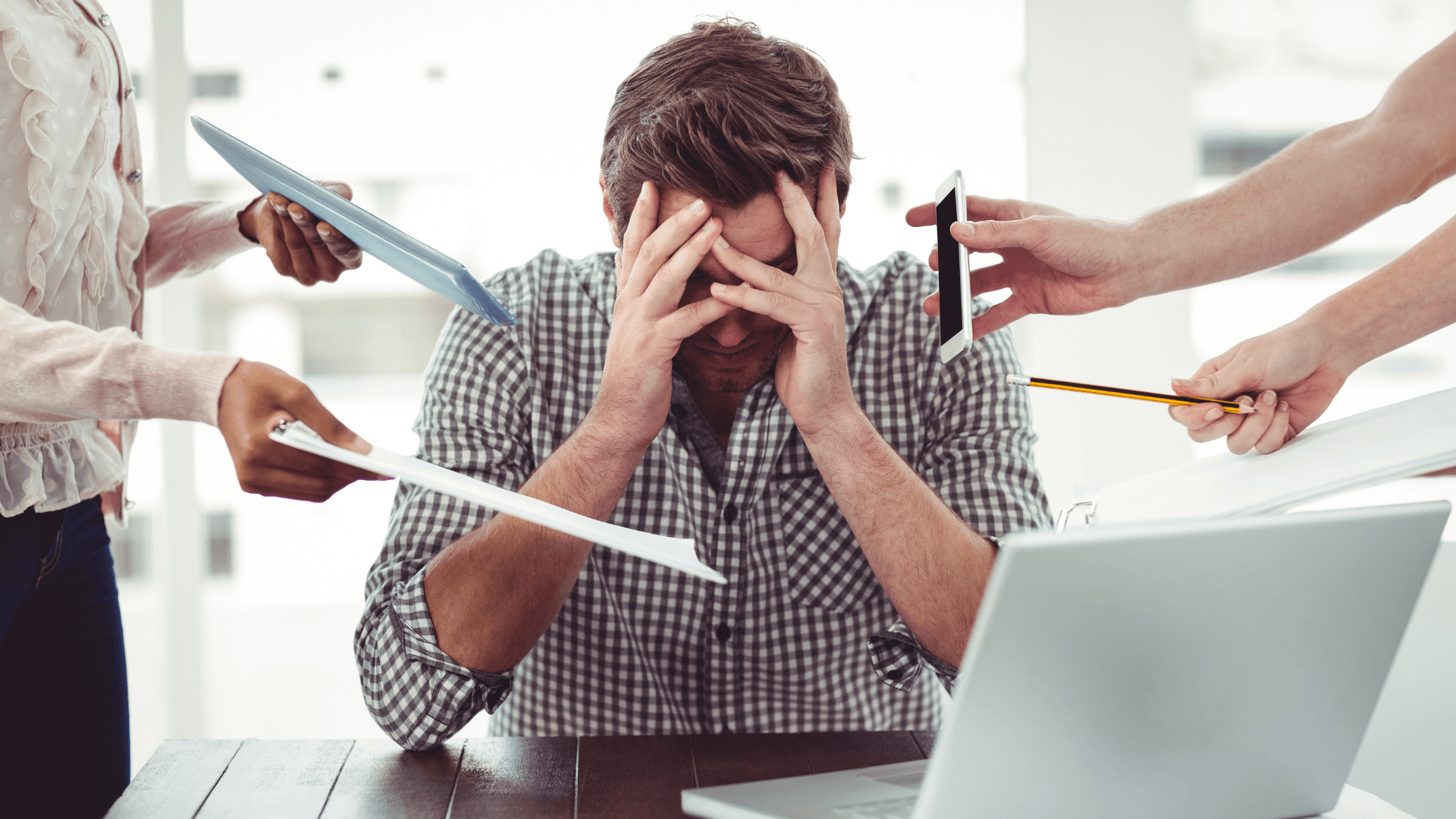 Image de homme stressé